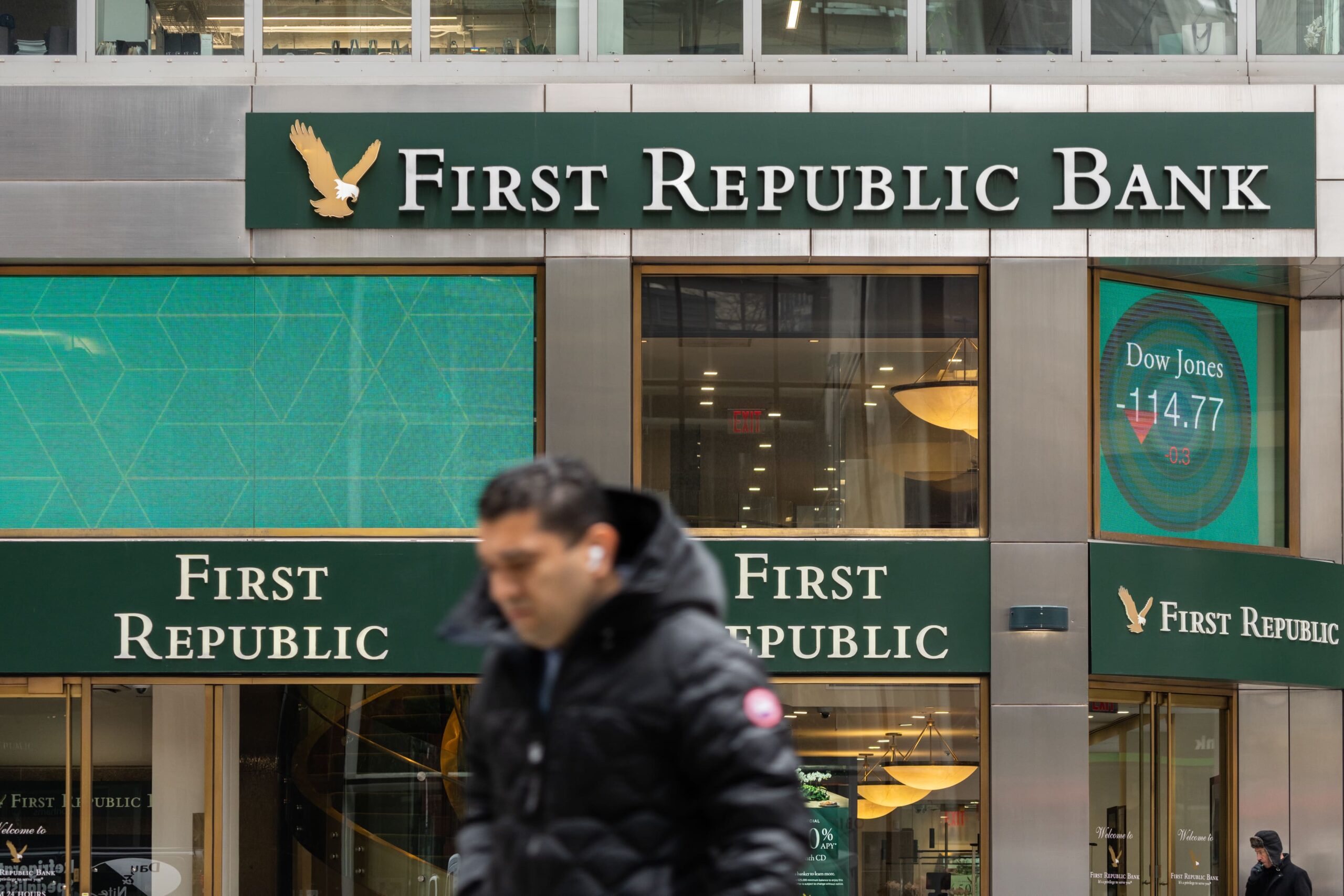 Read more about the article Η First Republic Bank λαμβάνει καταθέσεις 30 δισεκατομμυρίων δολαρίων από την JP Morgan, την Bank of America, την Wells Fargo και άλλες
