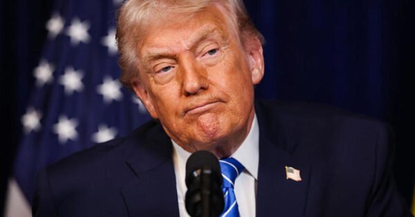 Donald Trump ανακοινώνει σχέδιο απαγόρευσης των μεγάλων θεσμικών επενδυτών από την αγορά single-family homes στις ΗΠΑ, με στόχο την αποκατάσταση του American Dream και την αντιμετώπιση της κρίσης κατοικίας