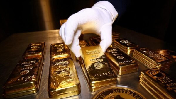 Gold futures above $4,750 per ounce as global markets react to inflation fears and financial instability