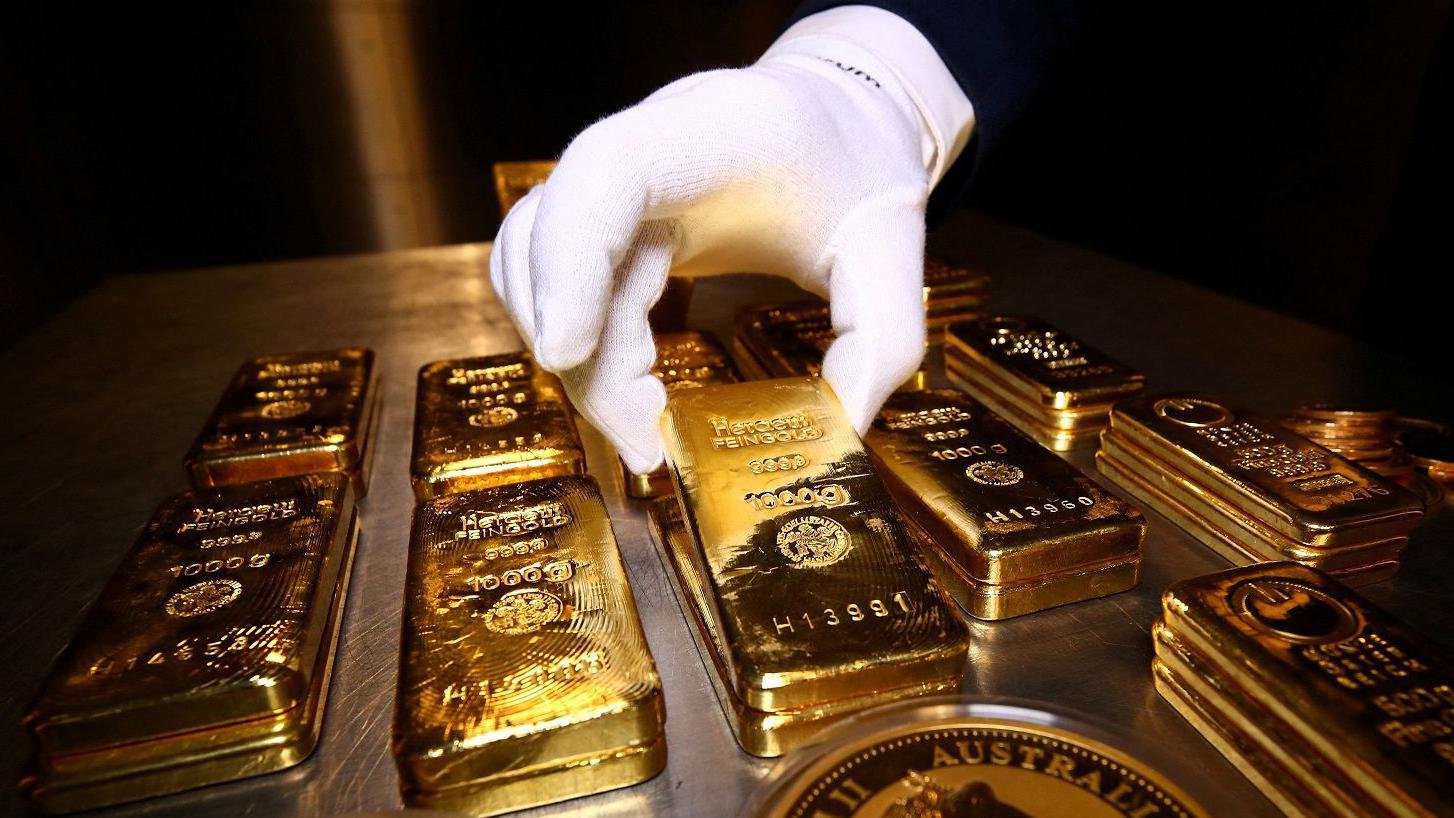 Gold futures above $4,750 per ounce as global markets react to inflation fears and financial instability