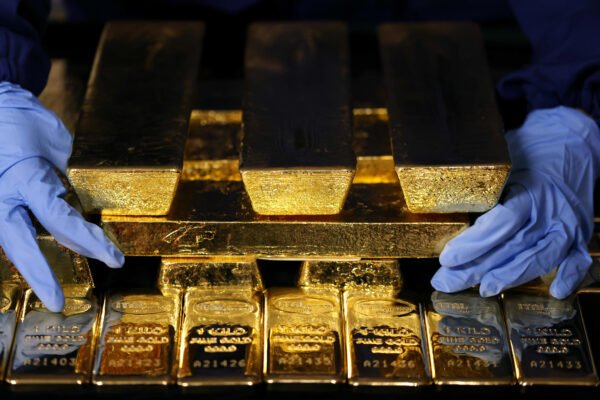 Πτώση του μεριδίου του δολαρίου στα παγκόσμια αποθεματικά κάτω από 50% και άνοδος του χρυσού σύμφωνα με στοιχεία IMF, ECB και Bloomberg