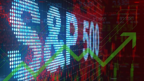 Ο δείκτης S&P 500 εκτινάσσεται πάνω από +1% μετά την ακύρωση δασμών της κυβέρνησης Trump προς την Ευρωπαϊκή Ένωση