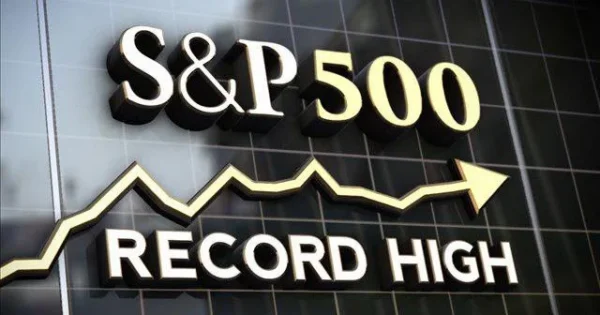 S&P 500 index reaches new all time high at 6,978 points on Wall Street