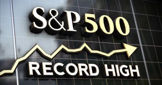 S&P 500 index reaches new all time high at 6,978 points on Wall Street