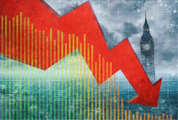 Χάρτης του Ηνωμένου Βασιλείου με οικονομικά γραφήματα που απεικονίζουν την έξοδο εκατομμυριούχων και την απώλεια ιδιωτικού πλούτου το 2025