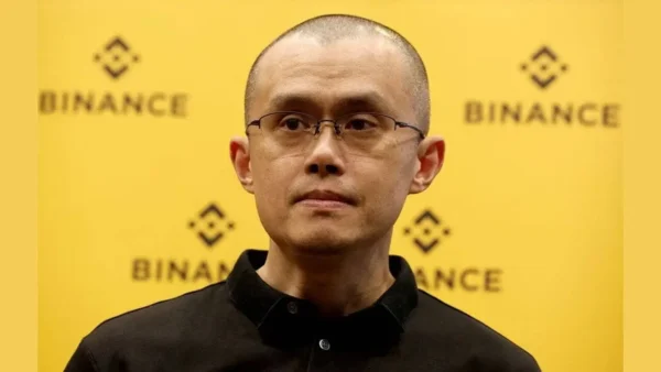 Changpeng Zhao (CZ) της Binance μπροστά σε κόκκινα γραφήματα αγοράς crypto μετά το crash της 10ης Οκτωβρίου και τις μαζικές ρευστοποιήσεις