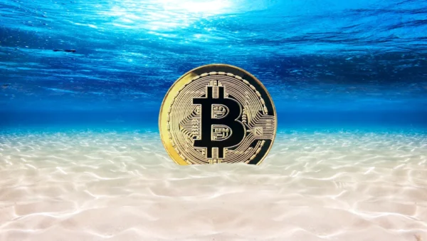 Γράφημα MVRV Ratio του Bitcoin από την CryptoQuant που δείχνει την τιμή στη ζώνη συσσώρευσης 1.2 και τους ιστορικούς πάτους.